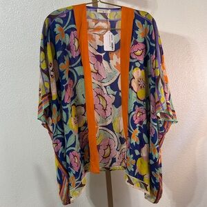 Lovestitch-Short Vibrant Abstract Kimono- one size